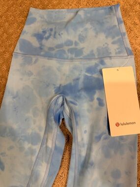 NWT lululemon athletica Sky Blue Tie-Dye Align No Line High-Rise Pants
Size 0